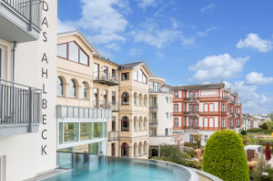 Aussenansicht mit Pool